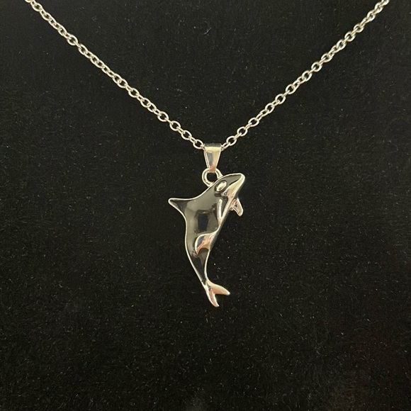 Silver Orca Pendant Necklace - Picture 4 of 4